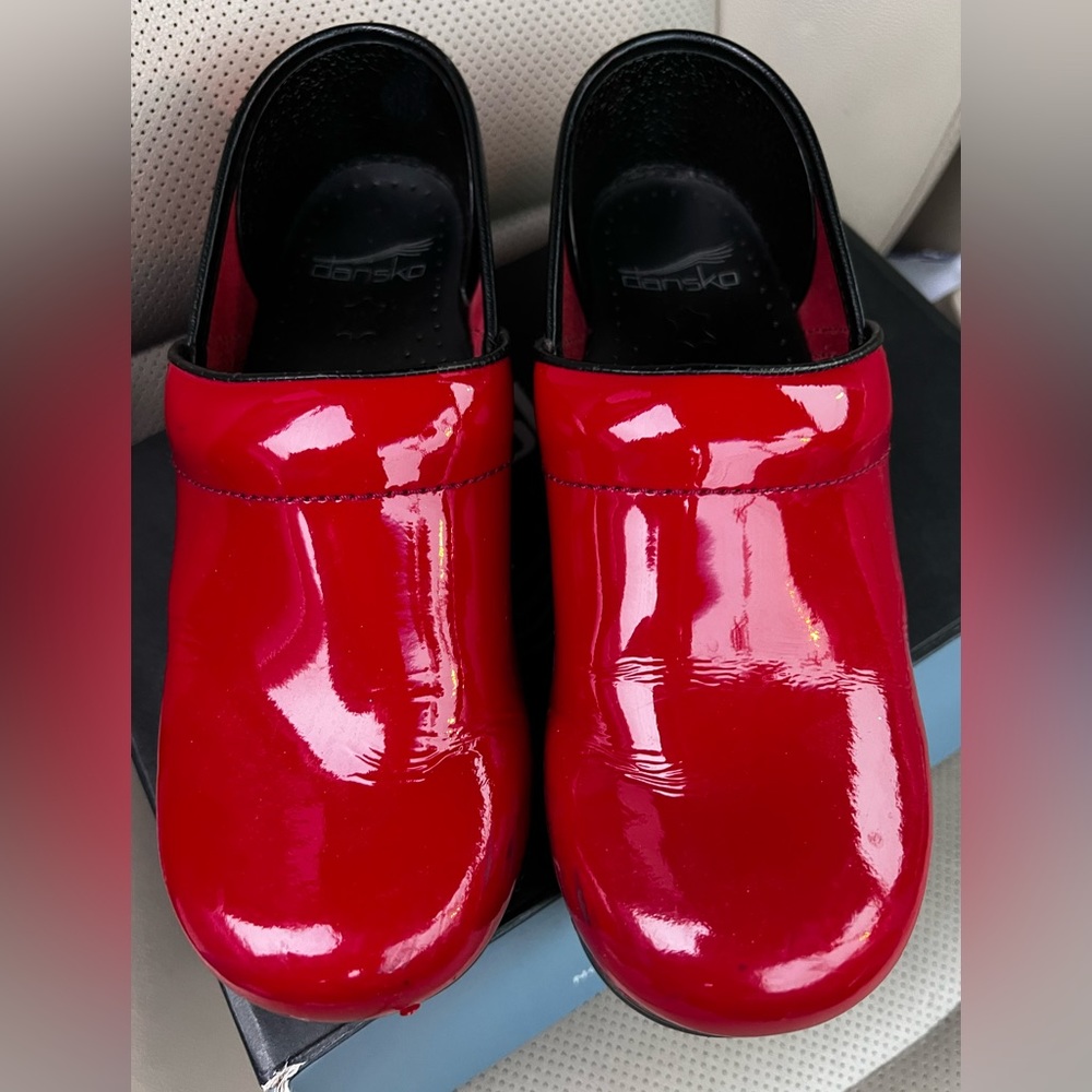 Good used condition. Dansko shoes sz 6.